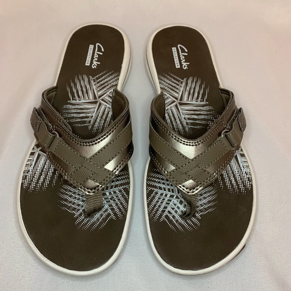 clarks pewter flip flops